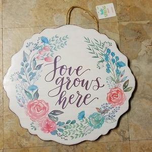 🇺🇦 Copy Love Grows Here Decor hanging Wall Piece Spring Collectible Entryway
